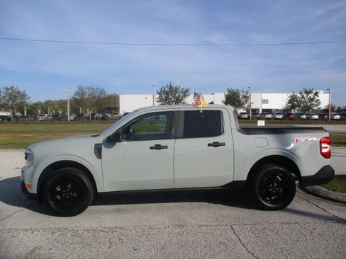 Certified 2022 Ford Maverick XLT w/ Equipment Group 300A Standard image 4