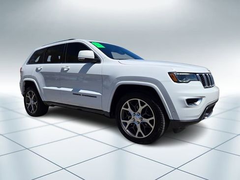 Used 2018 Jeep Grand Cherokee Limited image 3
