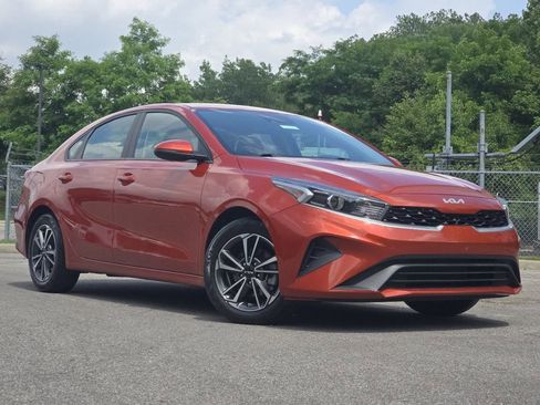 Used 2023 Kia Forte LXS w/ LXS Technology Package FWD image 2