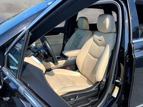 Used 2017 Cadillac XT5 FWD image 21