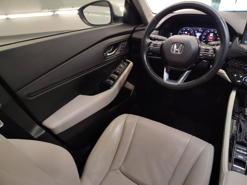 Used 2024 Honda Accord Touring image 27