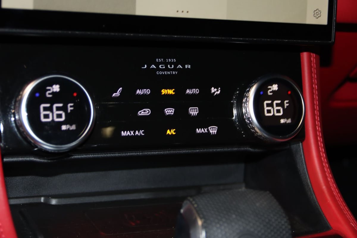 Used 2022 Jaguar F-PACE SVR AWD/4WD image 46