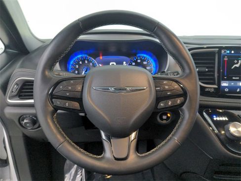 Used 2021 Chrysler Pacifica Touring w/ S Appearance Package image 29