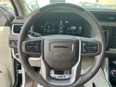 Used 2023 GMC Yukon XL Denali w/ Denali Reserve Package AWD/4WD image 15