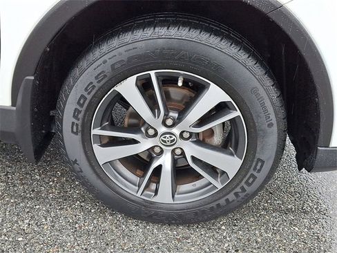 Used 2018 Toyota RAV4 XLE image 7