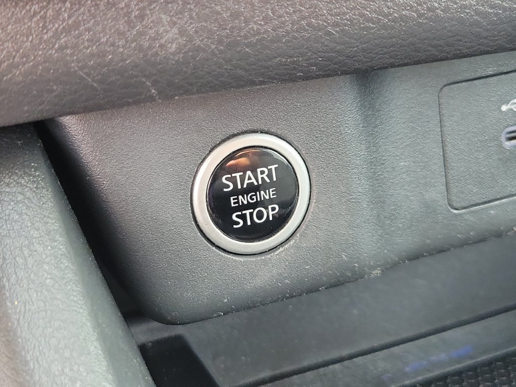 Certified 2023 Nissan Rogue SV FWD image 29