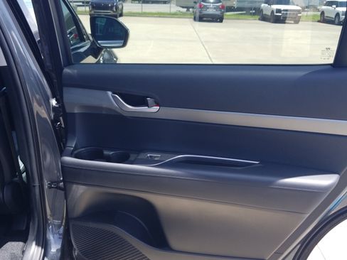 Used 2025 Hyundai Palisade SEL FWD image 15