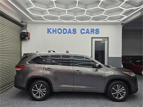 Used 2018 Toyota Highlander XLE image 5