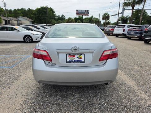 Used 2009 Toyota Camry LE FWD image 4