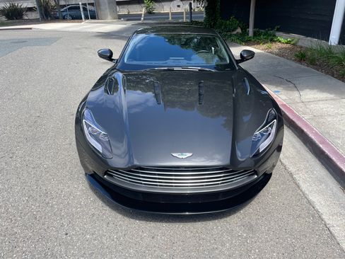 Used 2017 Aston Martin DB11 V12 RWD image 11