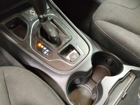 Used 2020 Jeep Cherokee Latitude FWD image 26