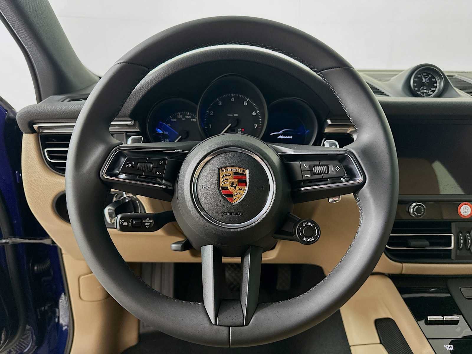 Used 2026 Porsche Macan AWD/4WD image 14
