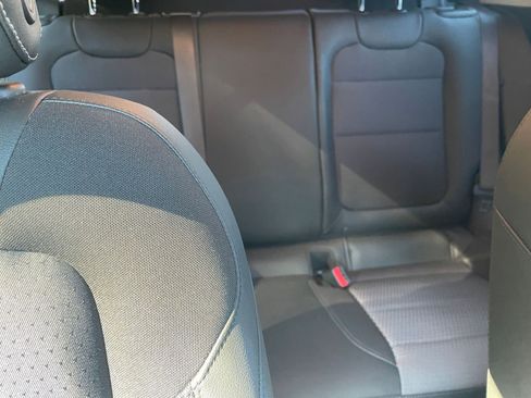 Used 2025 Chevrolet Trax LT image 33