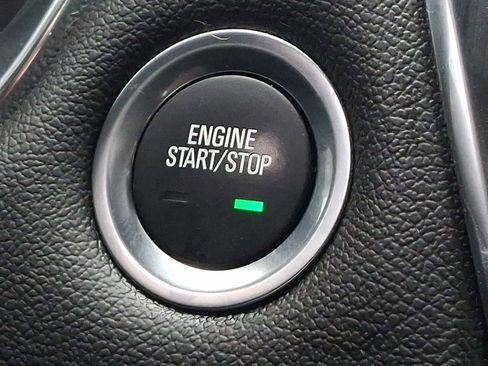 Used 2023 Chevrolet Traverse RS image 23