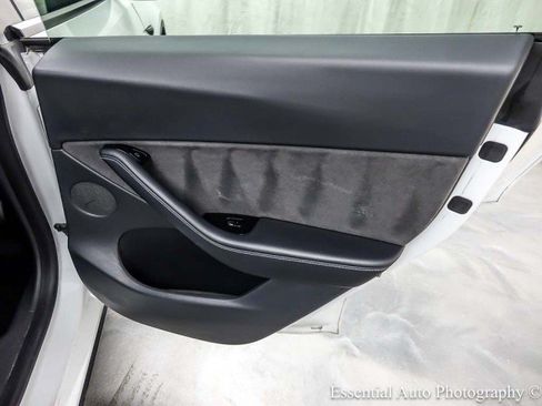 Used 2021 Tesla Model Y Long Range AWD/4WD image 36