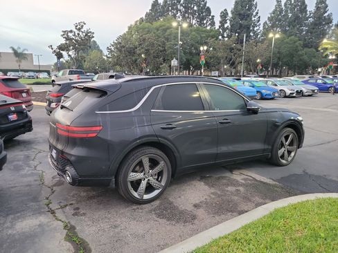 Used 2022 Genesis GV70 2.5T w/ Sport Prestige Package image 4