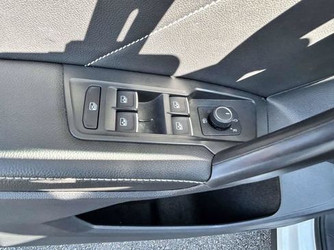 Used 2023 Volkswagen Tiguan SE FWD image 11