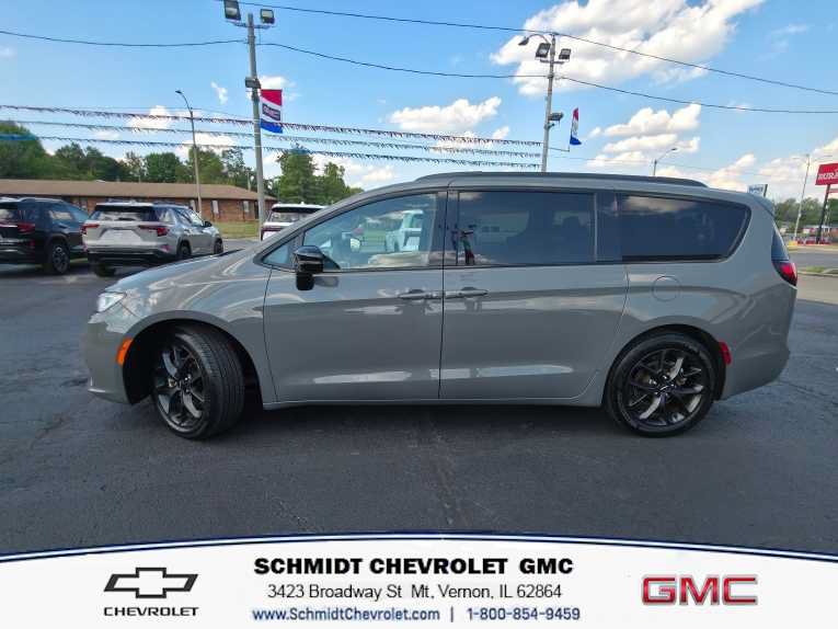 Used 2025 Chrysler Pacifica Limited FWD image 8
