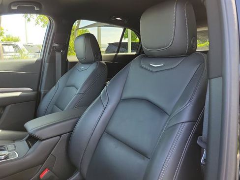 Certified 2025 Cadillac XT4 Premium Luxury FWD image 38