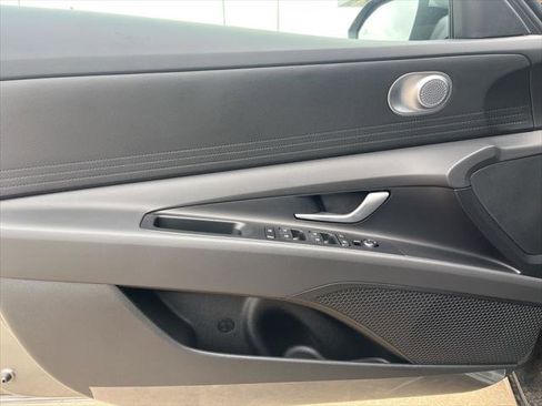 Used 2025 Hyundai Elantra SE image 8