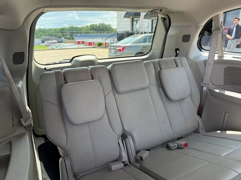 Used 2013 Chrysler Town & Country Limited w/ Luxury Group FWD image 27