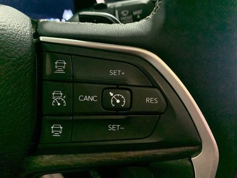 Used 2023 Jeep Grand Cherokee Limited image 70