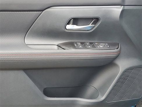 Certified 2025 Nissan Kicks SR image 5