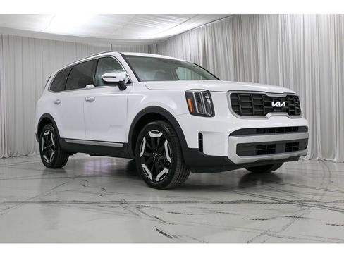 Used 2024 Kia Telluride S image 2