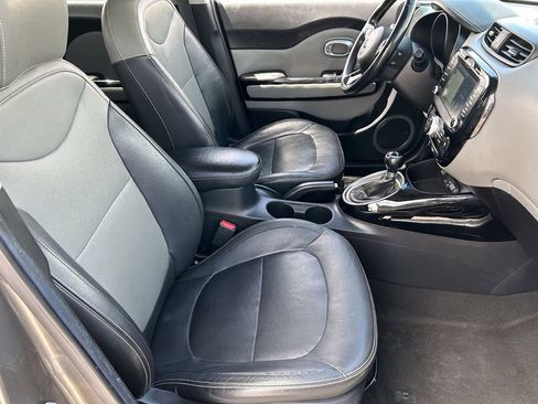 Used 2016 Kia Soul + w/ Primo Package FWD image 12