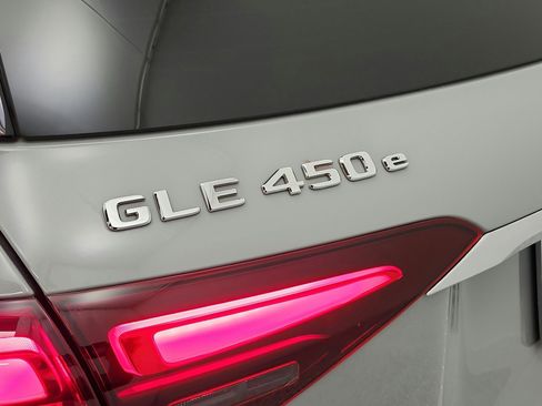 Used 2025 Mercedes-Benz GLE 450e 4MATIC image 24