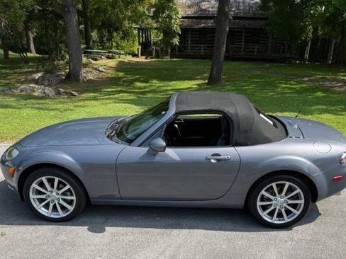 Used 2007 MAZDA MX-5 Miata Grand Touring w/ Premium Pkg RWD image 11