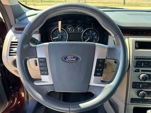 Used 2009 Ford Flex SEL image 16