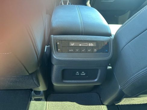 Used 2025 Nissan Pathfinder SL AWD/4WD image 21