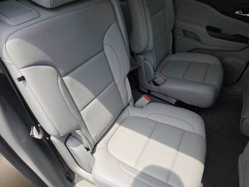 Used 2023 GMC Acadia SLT FWD image 20