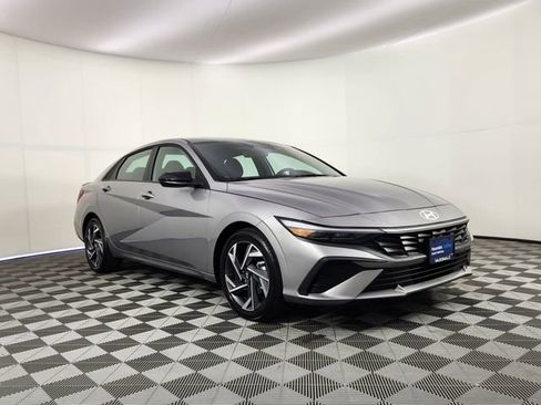 Certified 2025 Hyundai Elantra Sport FWD image 6