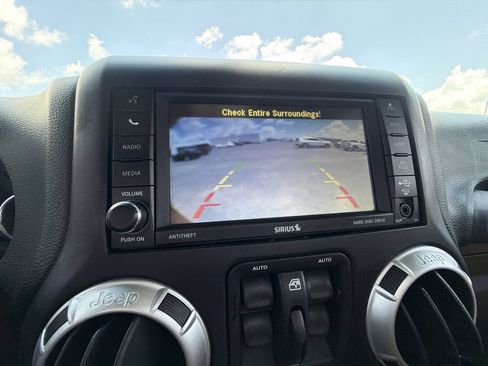 Used 2015 Jeep Wrangler Unlimited Sahara AWD/4WD image 21