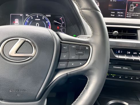 Used 2019 Lexus UX 200 w/ Premium Package FWD image 11