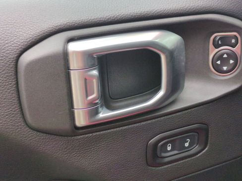 Used 2021 Jeep Wrangler Unlimited Rubicon image 11