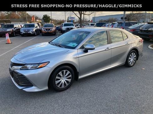 Used 2018 Toyota Camry LE image 7