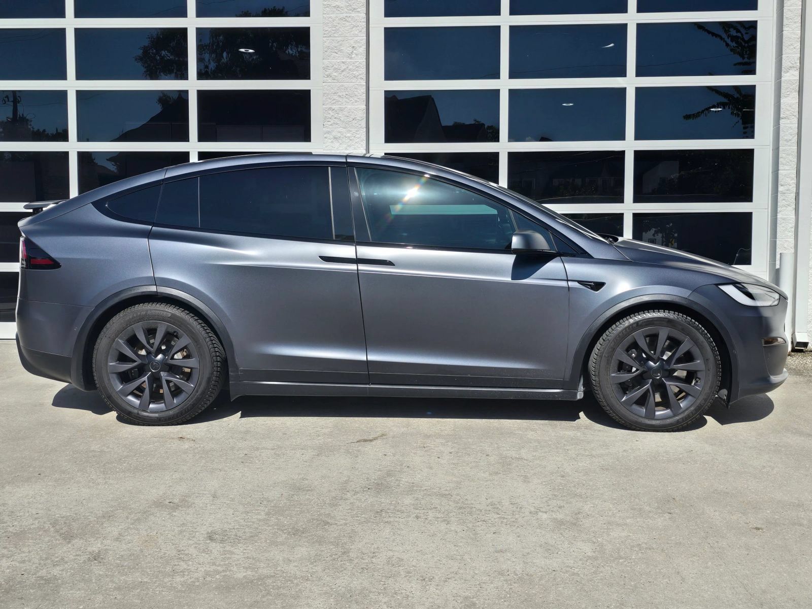 Used 2023 Tesla Model X AWD/4WD image 3