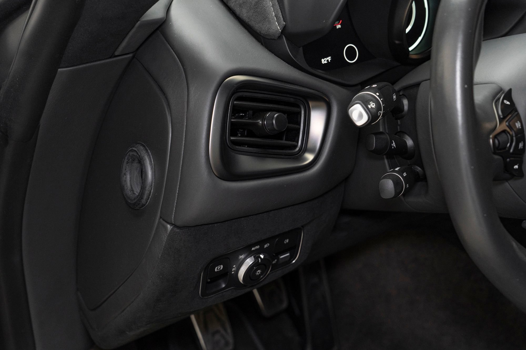Used 2020 Aston Martin V8 Vantage AMR RWD image 23