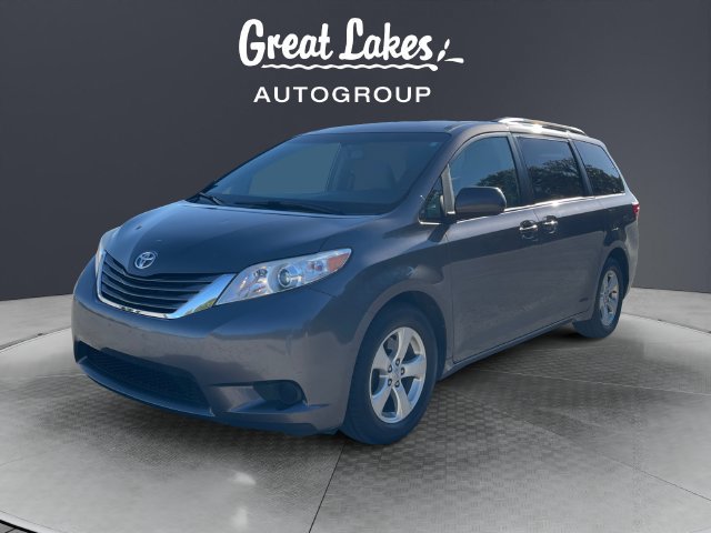Used 2017 Toyota Sienna LE FWD image 1