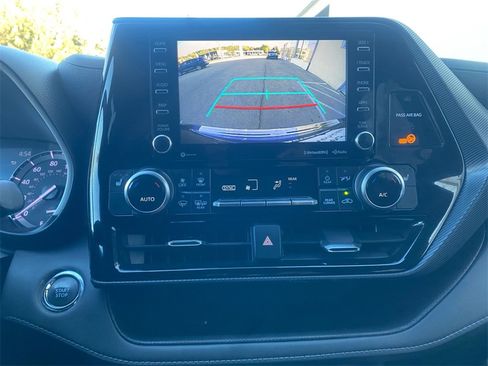 Certified 2022 Toyota Highlander XSE image 21