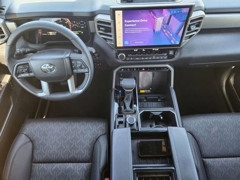Used 2025 Toyota Tundra Limited AWD/4WD image 31