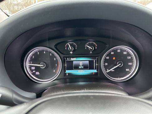 Used 2018 Buick Enclave Essence image 11