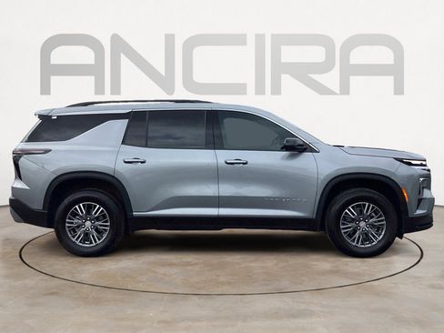 Used 2025 Chevrolet Traverse LT FWD image 15