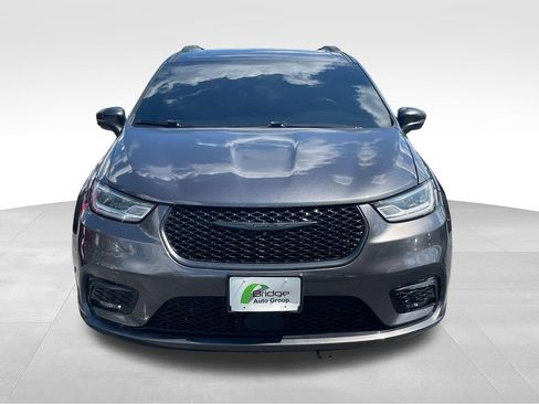 Used 2022 Chrysler Pacifica Limited w/ S Appearance Package FWD image 2
