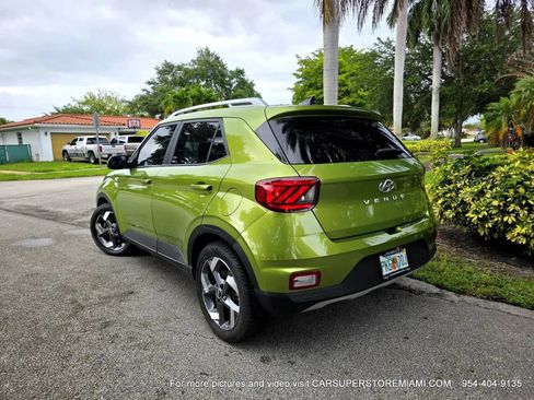 Used 2022 Hyundai Venue SEL FWD image 9