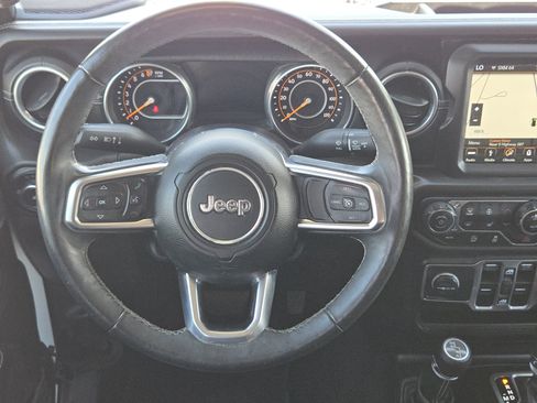 Used 2018 Jeep Wrangler Unlimited Sahara AWD/4WD image 25
