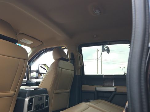 Used 2022 Ford F250 Lariat w/ Lariat Ultimate Package AWD/4WD image 21